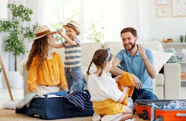 Famiglia in vacanza sul balcone di una casa al mare