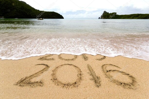 Calendario delle stagioni turistiche con sfondo spiaggia sarda
